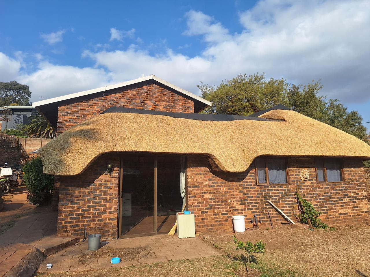 SP Thatch outdoor thatch structure